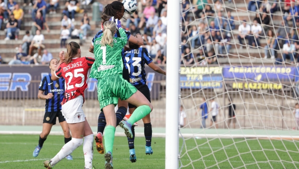 Il derby femminile finisce 1-1: Inter avanti con Wullaert, pari Milan all'88' con Laurent