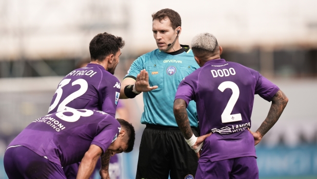 Le pagelle degli arbitri: Doveri 5, troppo buonista. Marcenaro 5,5: a Firenze ok i due rigori, ma…