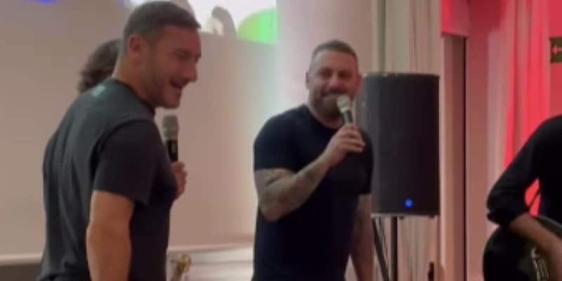 Totti e De Rossi, il video che emoziona i romanisti: cantano insieme Venditti