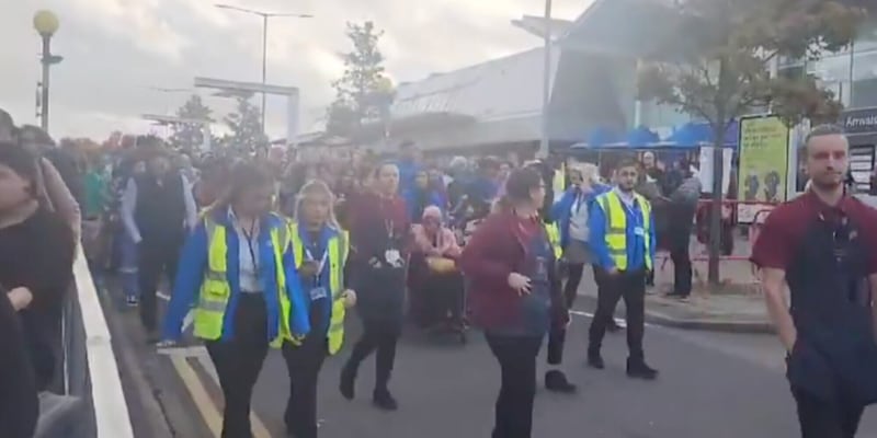 Paura per i tifosi del Bologna a Birmingham: allarme bomba, evacuato l’aeroporto