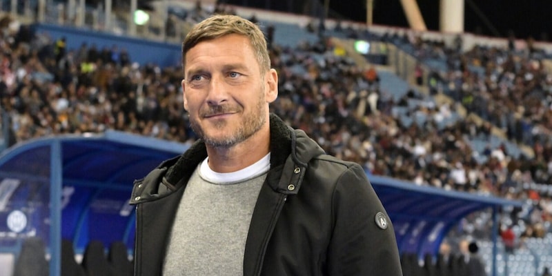 Roma, Totti celebra Pisilli: “Grande talento e bravo ragazzo”. E su De Rossi…