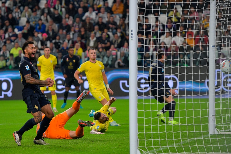 Juventus-Lazio 1-0: un'autorete di Gila lancia Motta, aggancio a Conte in vetta