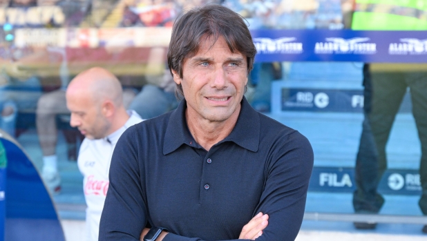 LIVE Alle 18.30 Napoli-Como: Conte ancora con Olivera dal 1'. Fabregas punta su Cutrone