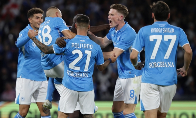 Il Napoli prova la prima fuga: 3-1 al Como coi gol di McTominay, Lukaku e Neres