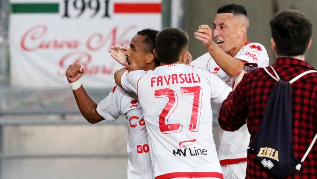 LIVE Bari-Catanzaro 1-0: Sibilli tutto solo, su lancio di Maita, fallisce il raddoppio