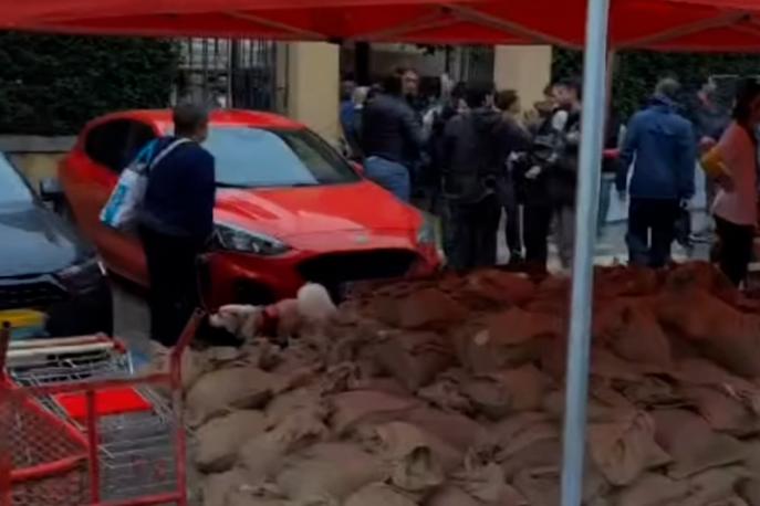 Alluvione a Bologna: la situazione nei pressi dello stadio questa mattina