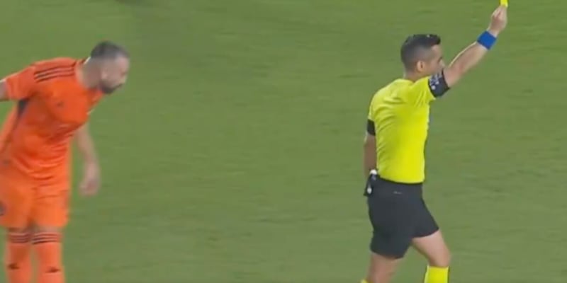 MLS, ex Porto espulso dopo aver sputato all’arbitro nei play-off