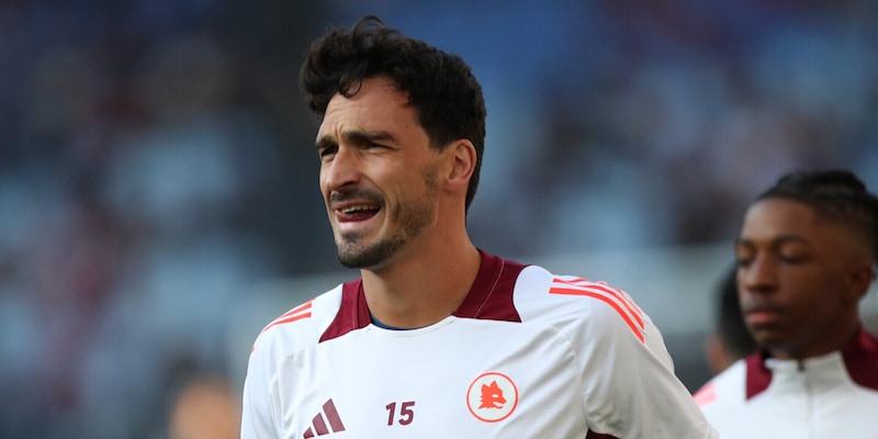 Surreale all'Olimpico: Hummels si riscalda e lo stadio esplode