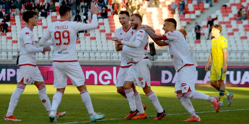 Serie B, Bari di misura sul Cittadella. Incubo Frosinone: sconfitto a Cremona