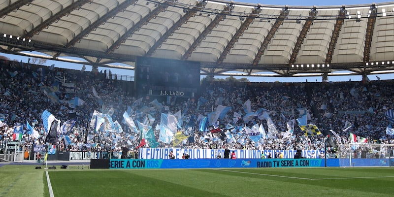 Ajax-Lazio, Amsterdam vietata ai tifosi biancocelesti: “Non sono graditi”