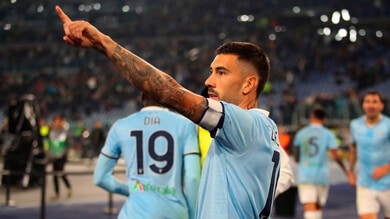 La Lazio vola sulla Juve: Zaccagni firma il 2-1, poi il Cagliari resta in 9!