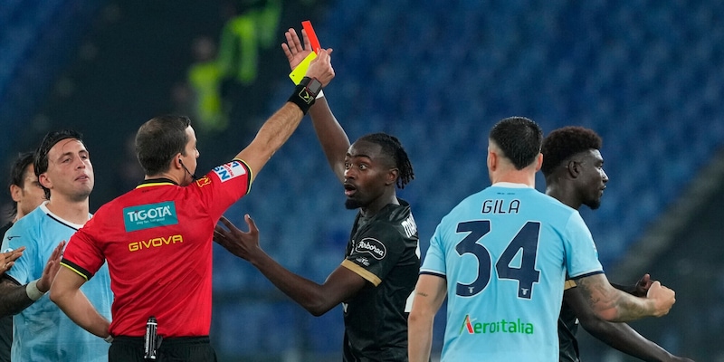 Baroni: “Lazio, non guardare la classifica”. Il ds Cagliari: “L’arbitro ci ha penalizzato”