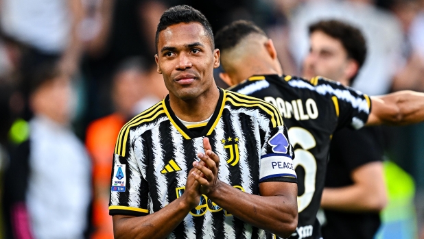 Alex Sandro: "Questa è una Juve giovane, non come la mia. Weah lo diceva di sentirsi attaccante…"