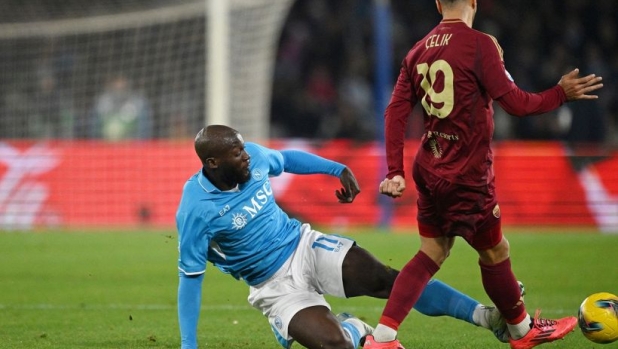 Napoli-Roma, Lukaku graziato: "Era da rosso". Giallorossi infuriati