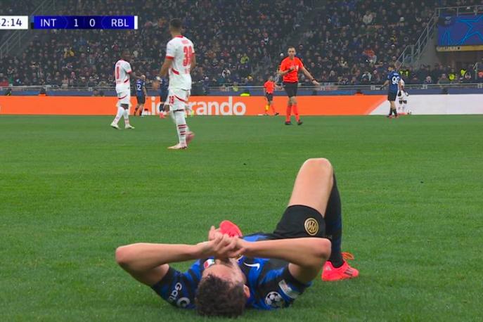 Pavard k.o.: guarda il momento dell'infortunio contro il Lipsia